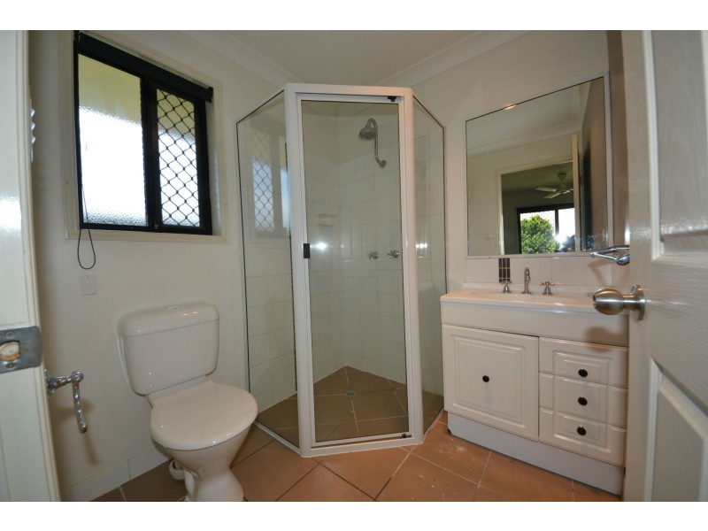 2/7 Poinciana Place, Gracemere QLD 4702