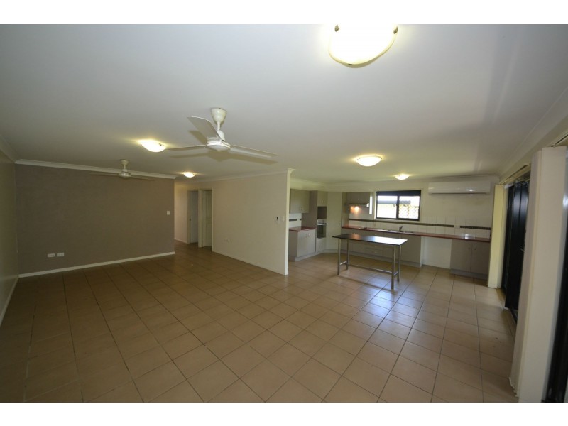 2/7 Poinciana Place, Gracemere QLD 4702