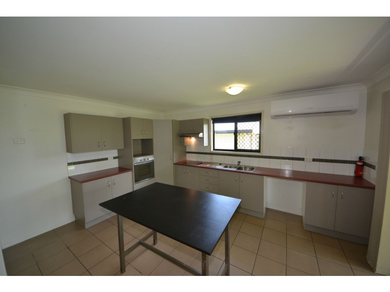 2/7 Poinciana Place, Gracemere QLD 4702