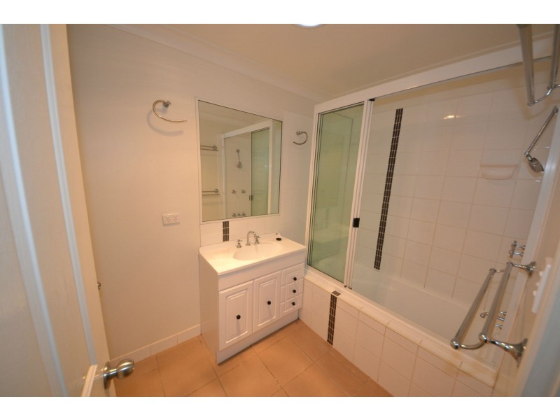 2/7 Poinciana Place, Gracemere QLD 4702