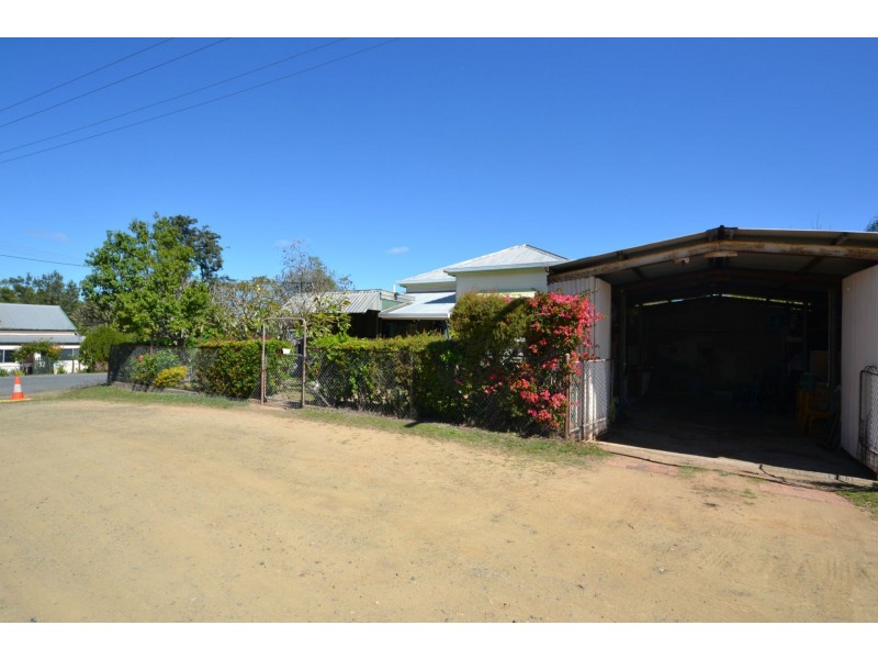 33 Crown Street, Mount Morgan QLD 4714