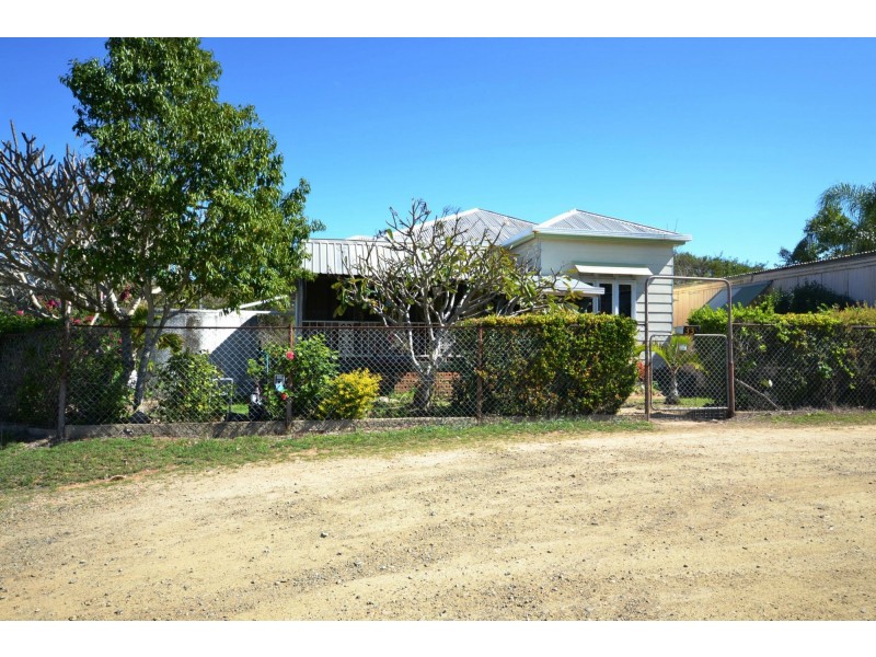 33 Crown Street, Mount Morgan QLD 4714