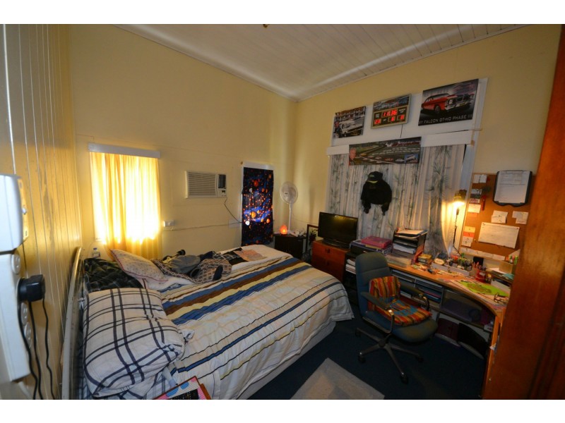 33 Crown Street, Mount Morgan QLD 4714