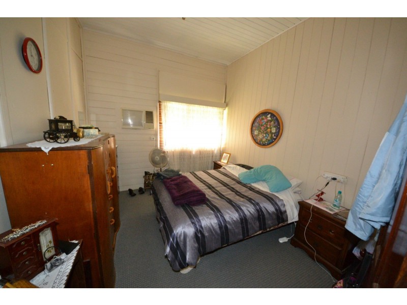 33 Crown Street, Mount Morgan QLD 4714