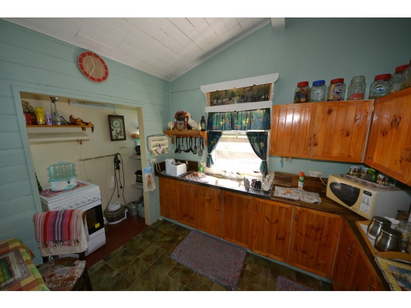 33 Crown Street, Mount Morgan QLD 4714