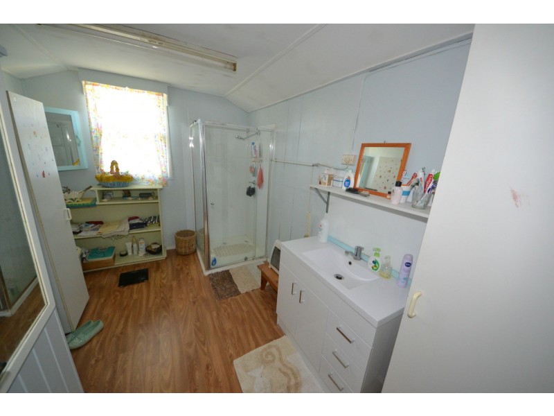 33 Crown Street, Mount Morgan QLD 4714