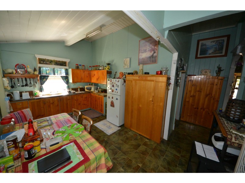 33 Crown Street, Mount Morgan QLD 4714