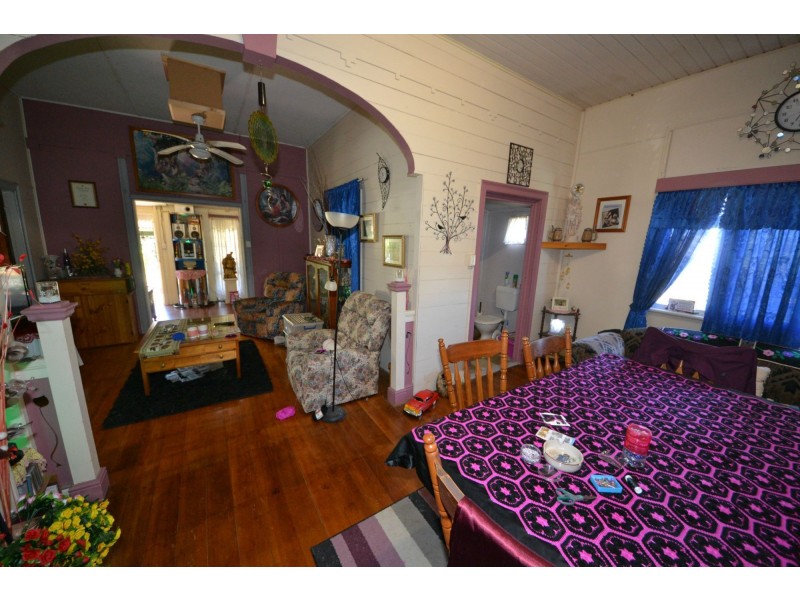 33 Crown Street, Mount Morgan QLD 4714