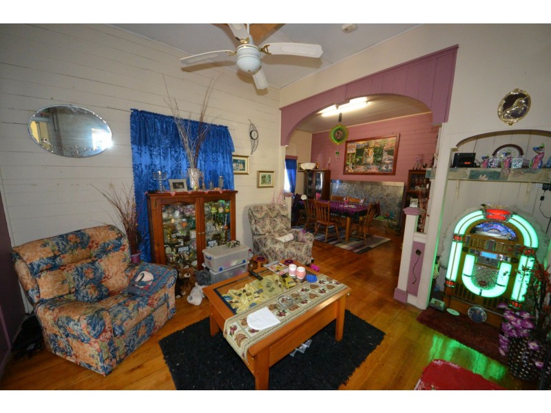 33 Crown Street, Mount Morgan QLD 4714