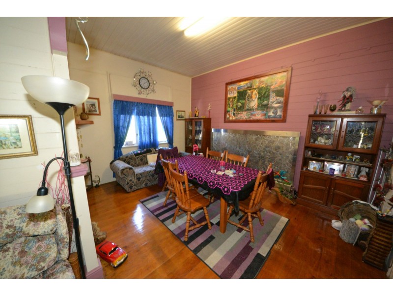 33 Crown Street, Mount Morgan QLD 4714