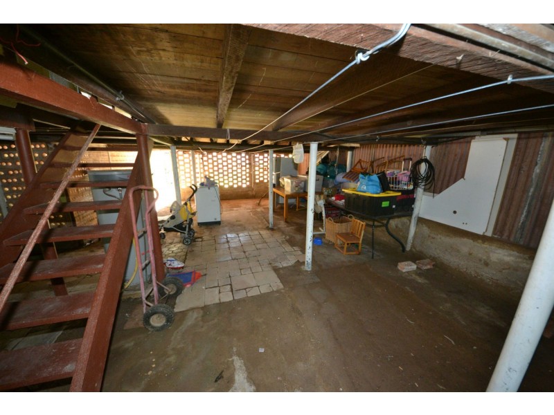33 Crown Street, Mount Morgan QLD 4714