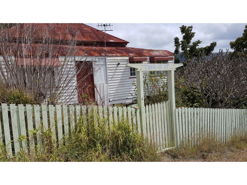 4 Cribb Street, Mount Morgan QLD 4714