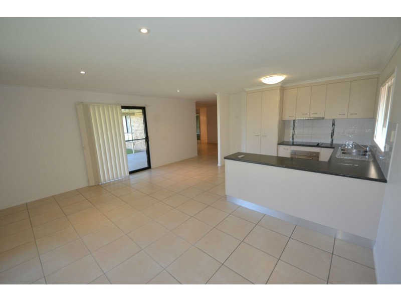 10 Rosella Drive, Gracemere QLD 4702