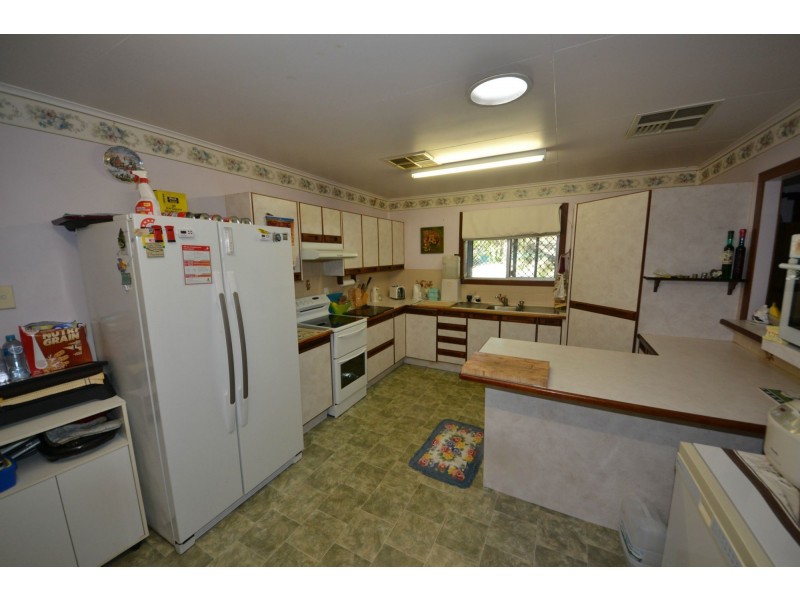 17 Barry Street, Gracemere QLD 4702