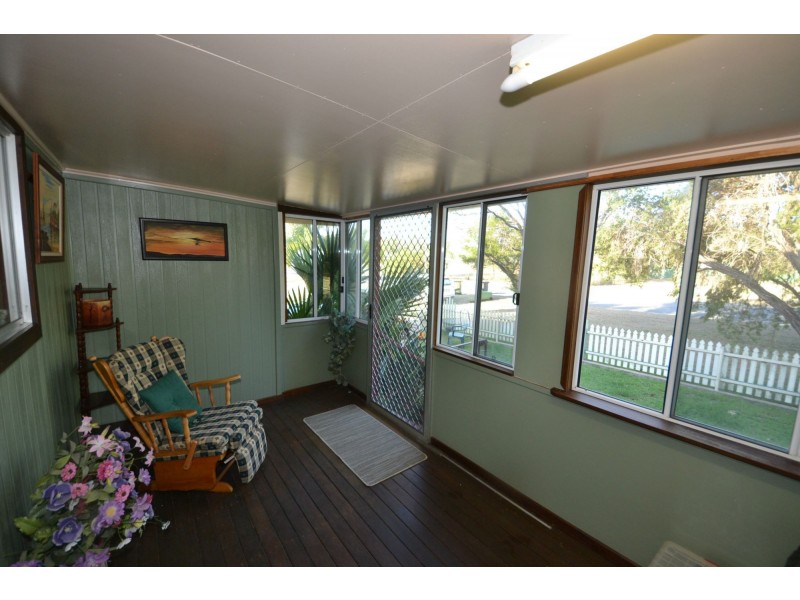17 Barry Street, Gracemere QLD 4702