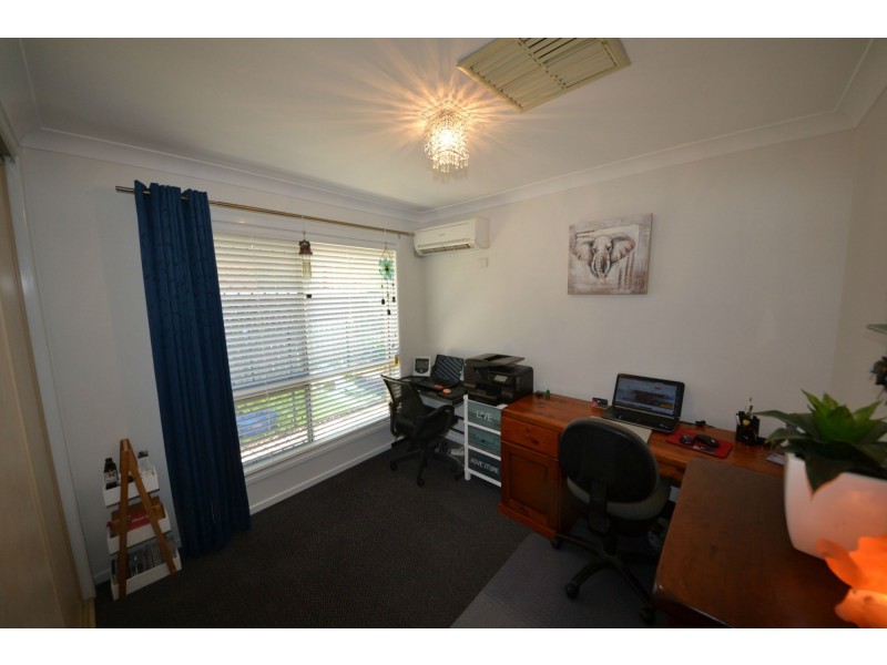 27 Johnson Road, Gracemere QLD 4702