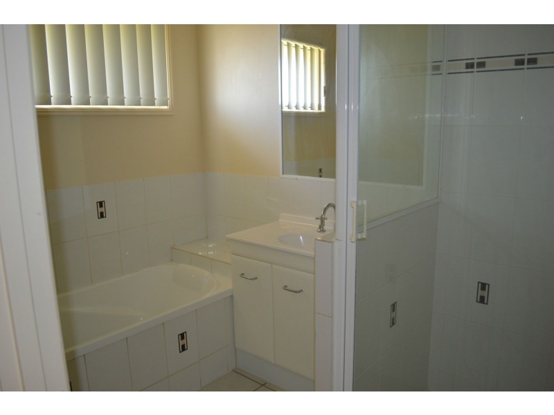 33 Seonaid Place, Gracemere QLD 4702