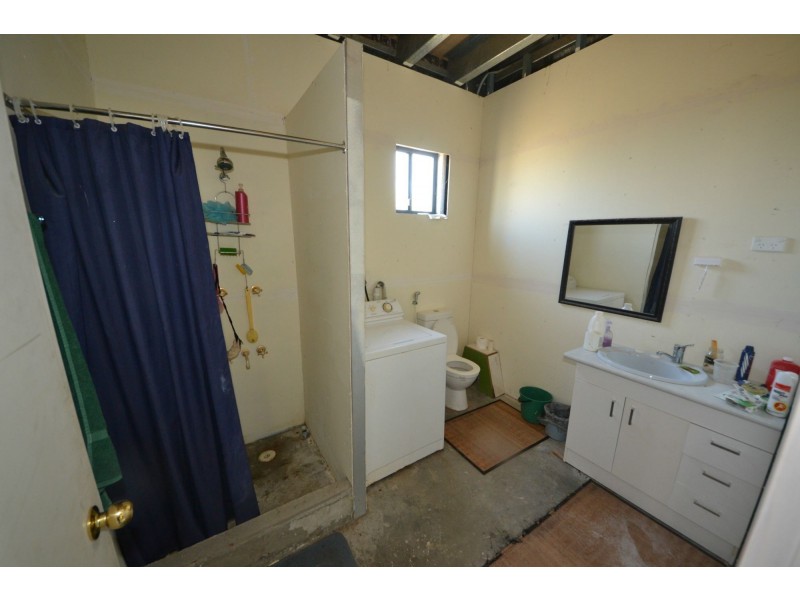111 Capricorn Highway, Westwood QLD 4702