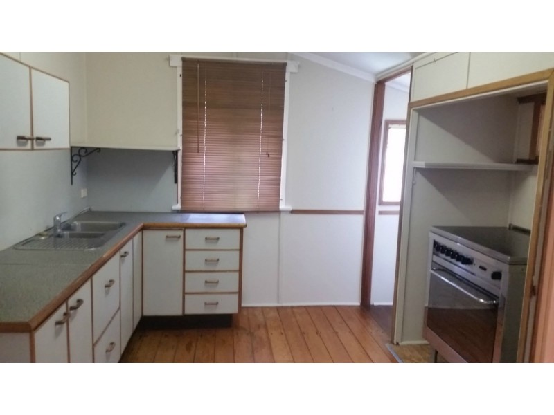 76 Dee Street, Mount Morgan QLD 4714