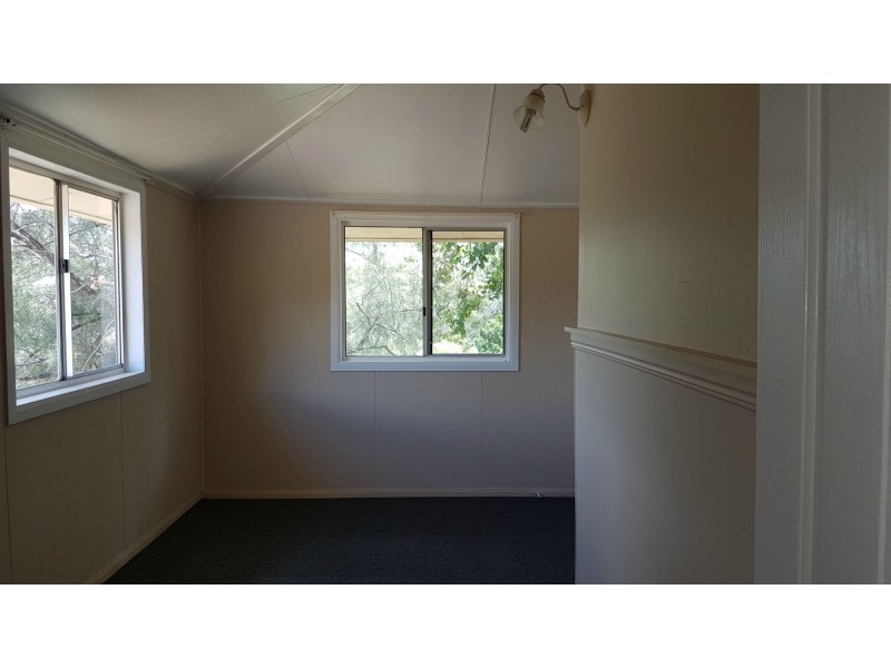 18 Hall Street South, Mount Morgan QLD 4714