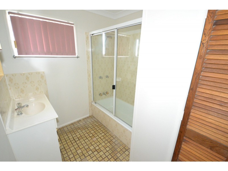 75 Buzacott Street, Park Avenue QLD 4701