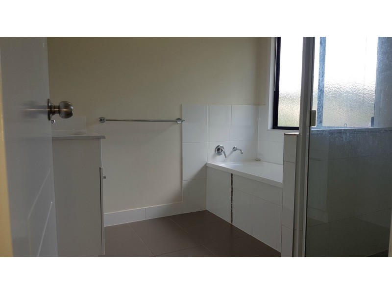 18 Showgrounds Road, Mount Morgan QLD 4714