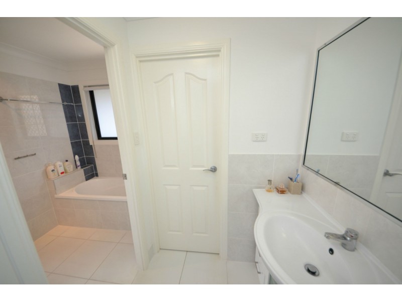 47 Burke And Wills St, Gracemere QLD 4702