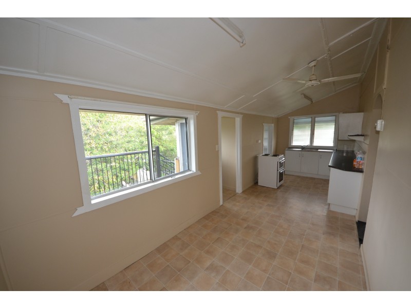 18 Hall Street South, Mount Morgan QLD 4714