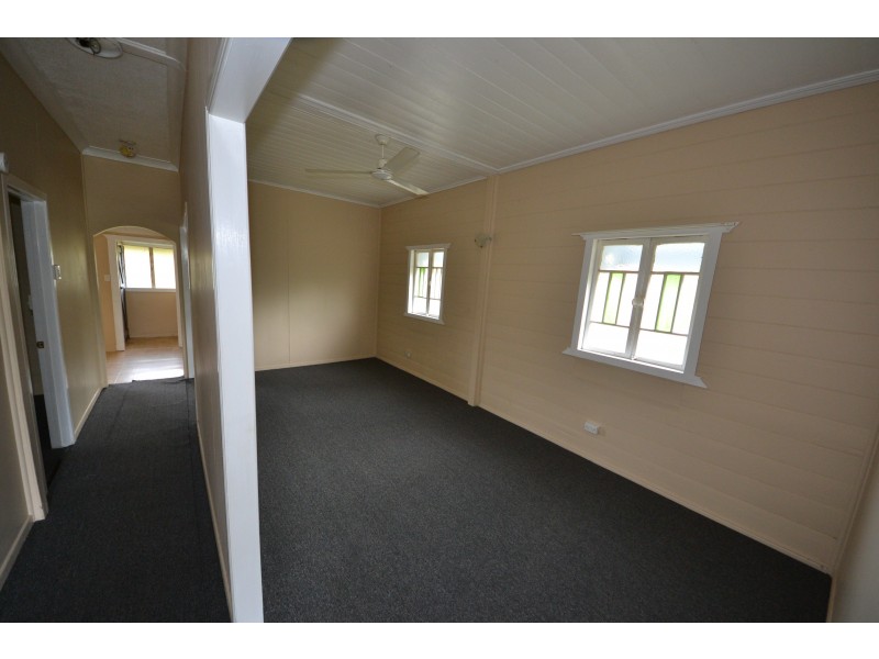 18 Hall Street South, Mount Morgan QLD 4714