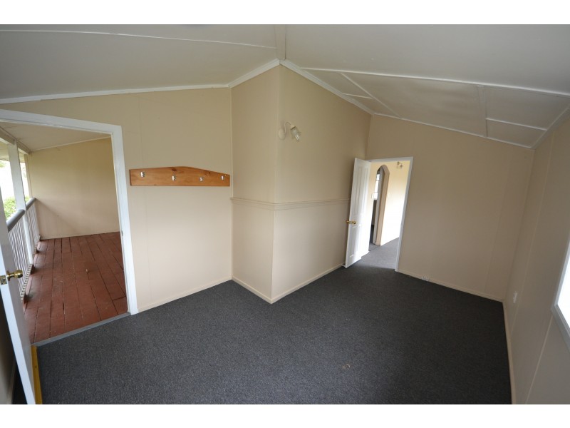 18 Hall Street South, Mount Morgan QLD 4714