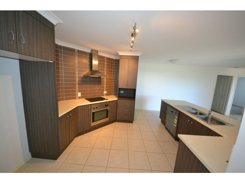 4 Brady Place, Gracemere QLD 4702