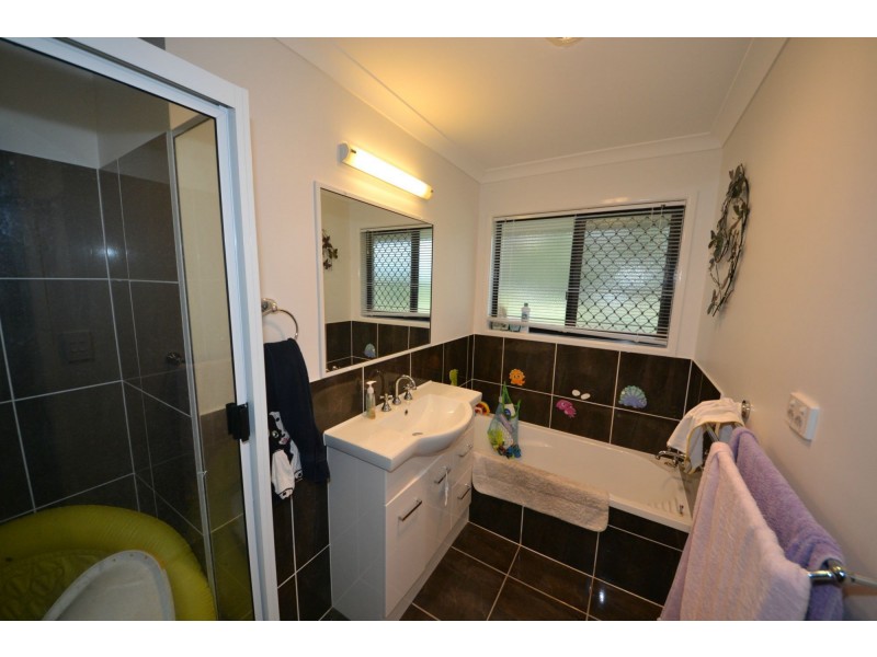 19 Robertson Road, Gracemere QLD 4702