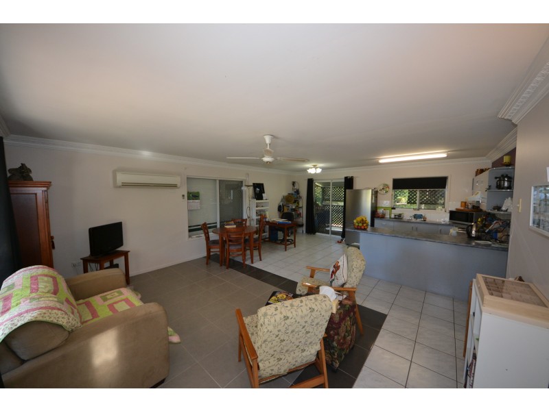 6 Deakin Cl, Gracemere QLD 4702