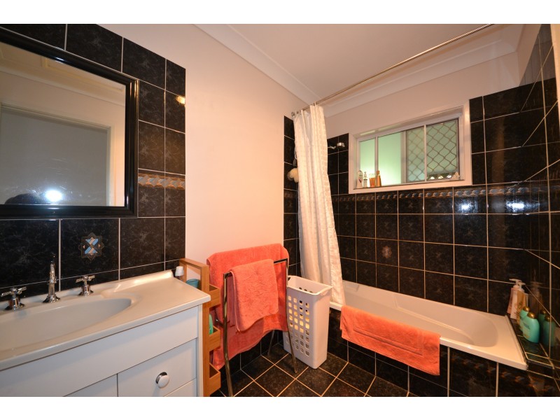 6 Deakin Cl, Gracemere QLD 4702