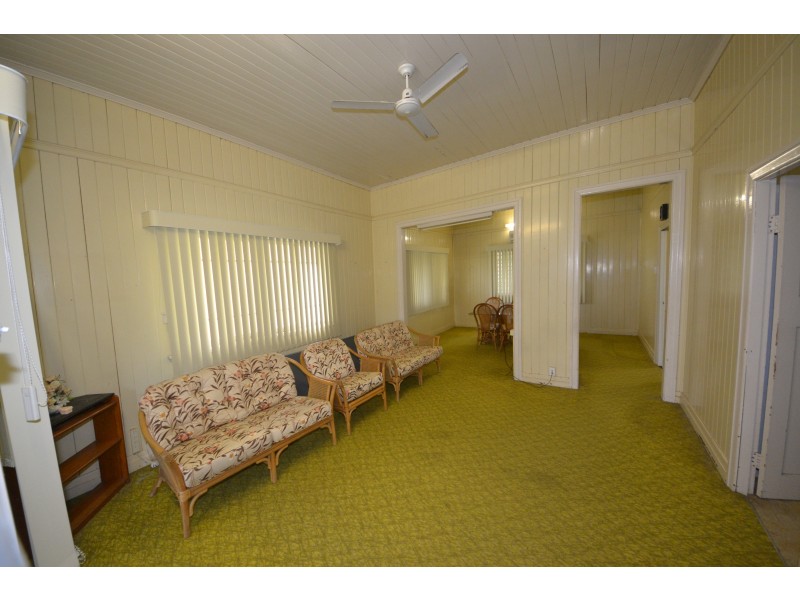 196 North St, West Rockhampton QLD 4700