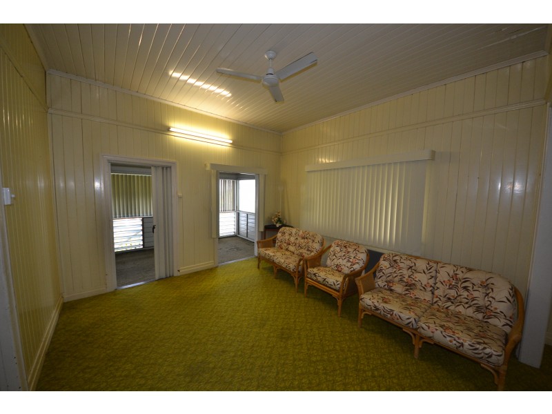 196 North St, West Rockhampton QLD 4700