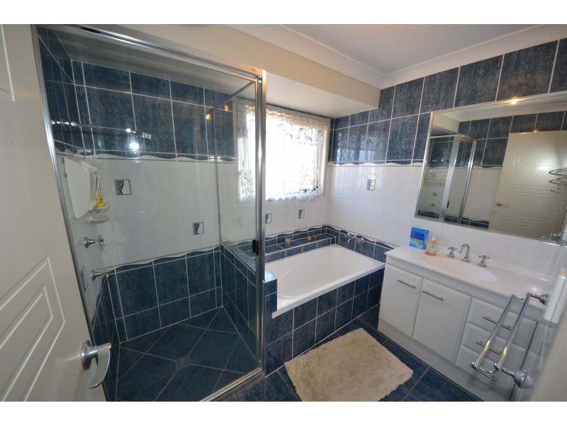 3 Gilmore Ct, Gracemere QLD 4702