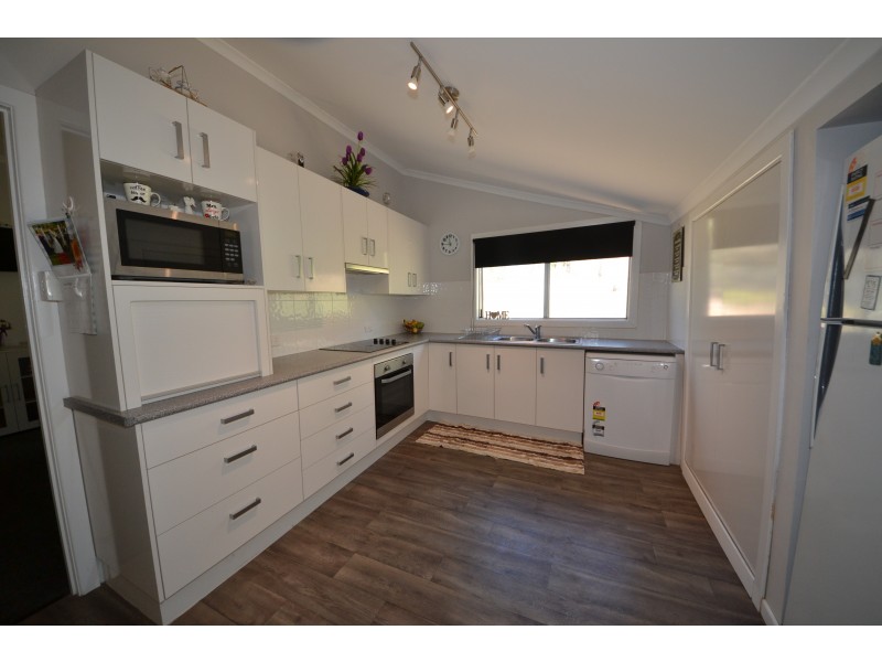 38 Coronation Dr, Mount Morgan QLD 4714