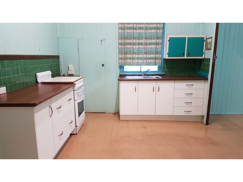 24 Central St South, Mount Morgan QLD 4714