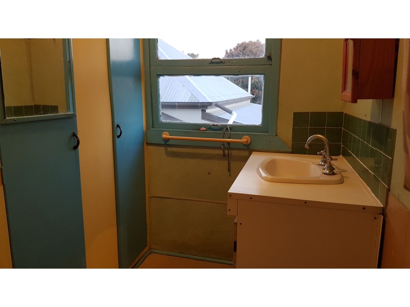 24 Central St South, Mount Morgan QLD 4714