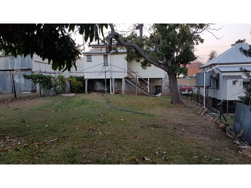 24 Central St South, Mount Morgan QLD 4714