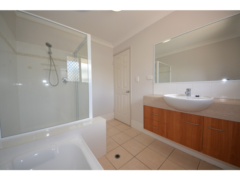 117 Donovan Cres, Gracemere QLD 4702