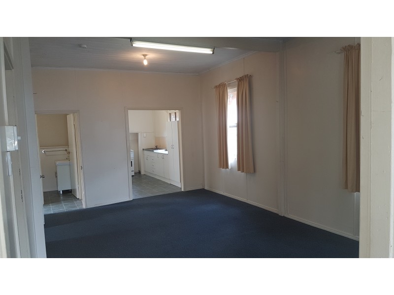 8 River Street, Mount Morgan QLD 4714