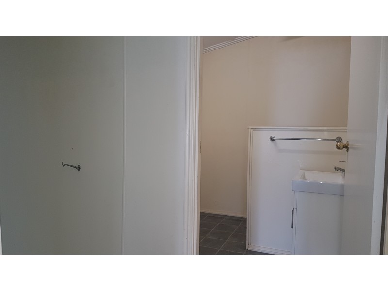 8 River Street, Mount Morgan QLD 4714