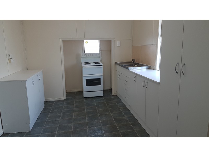 8 River Street, Mount Morgan QLD 4714