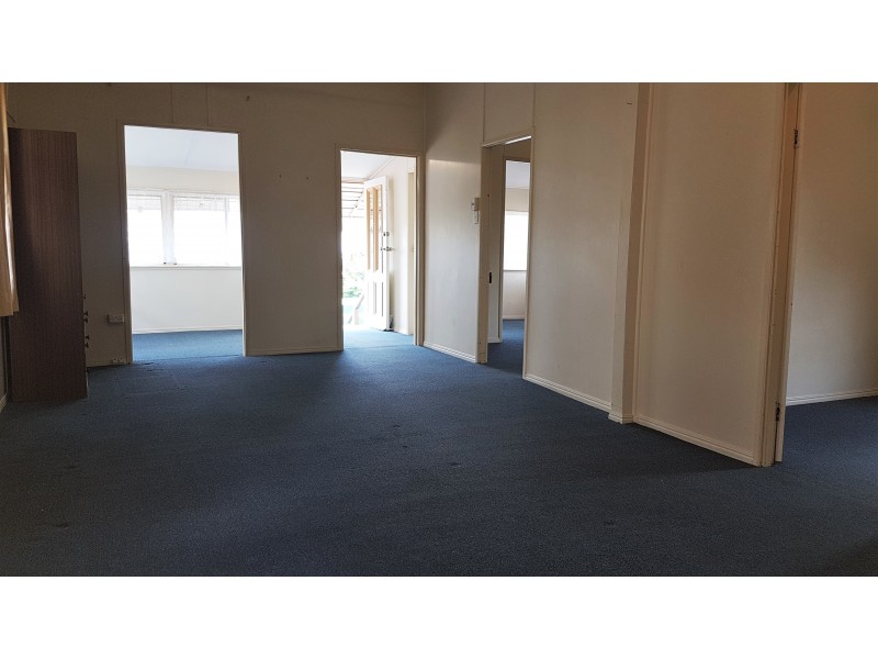 8 River Street, Mount Morgan QLD 4714
