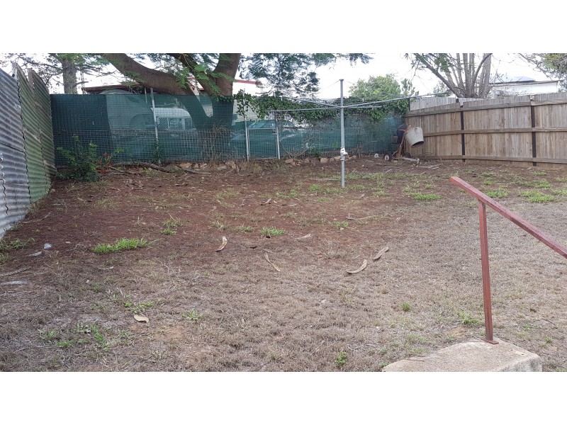 8 River Street, Mount Morgan QLD 4714