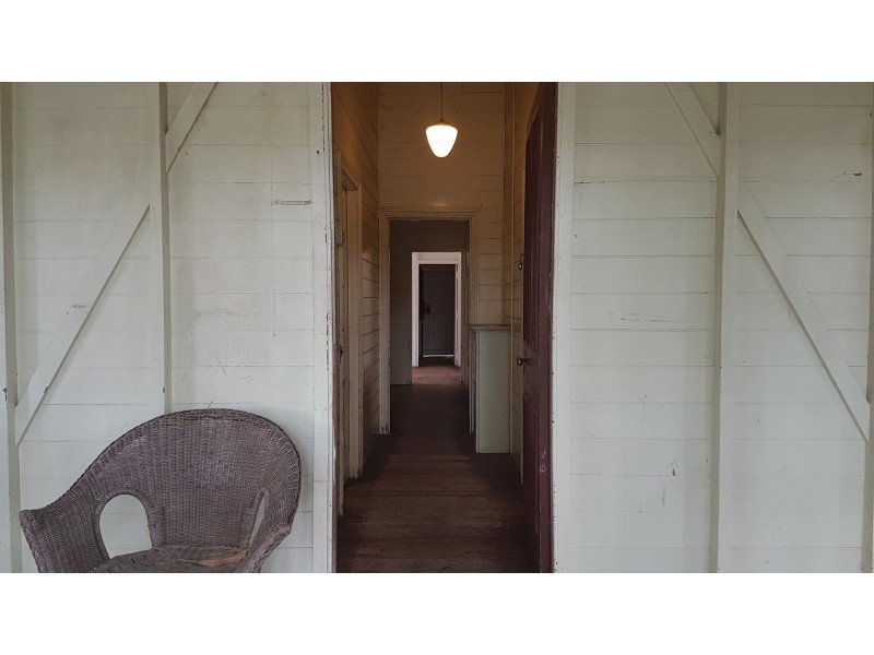 70 Darcy St, Mount Morgan QLD 4714