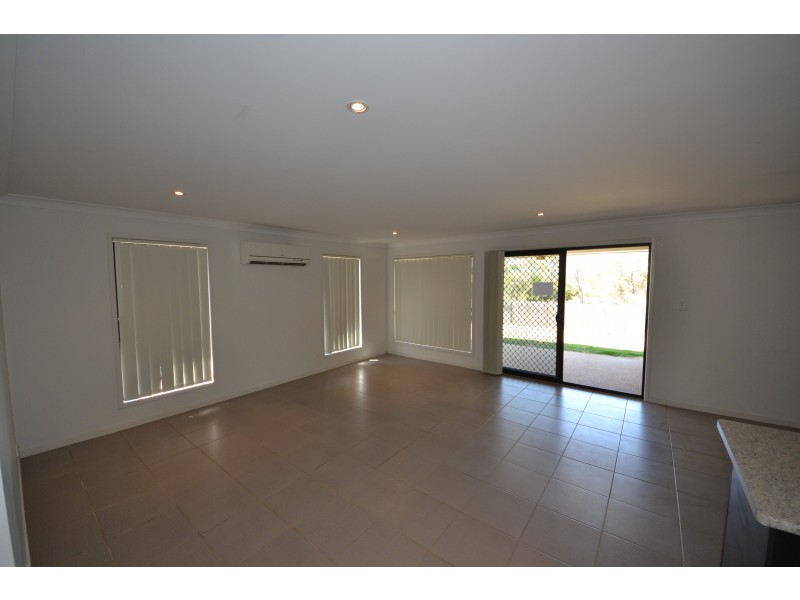 8 Violet Dr, Gracemere QLD 4702