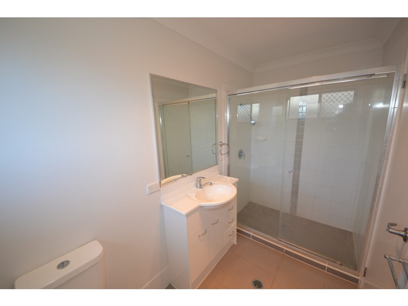 8 Violet Dr, Gracemere QLD 4702